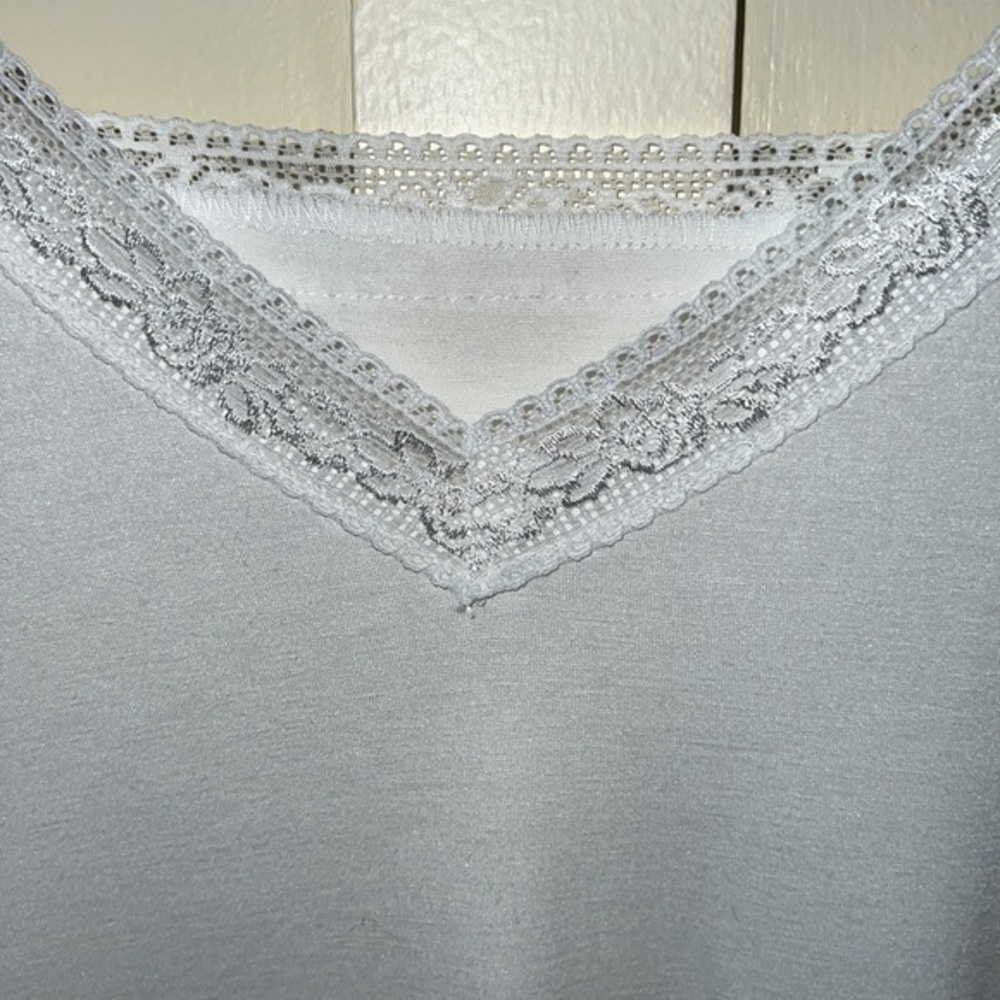 White Lace Sleeve Blouse Women Size Large Boho V Neck Summer Top NWT - Picture 2 of 6